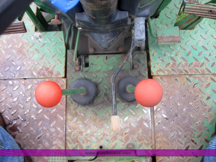 image for item 2466 1985 John Deere 2840 tractor with loader