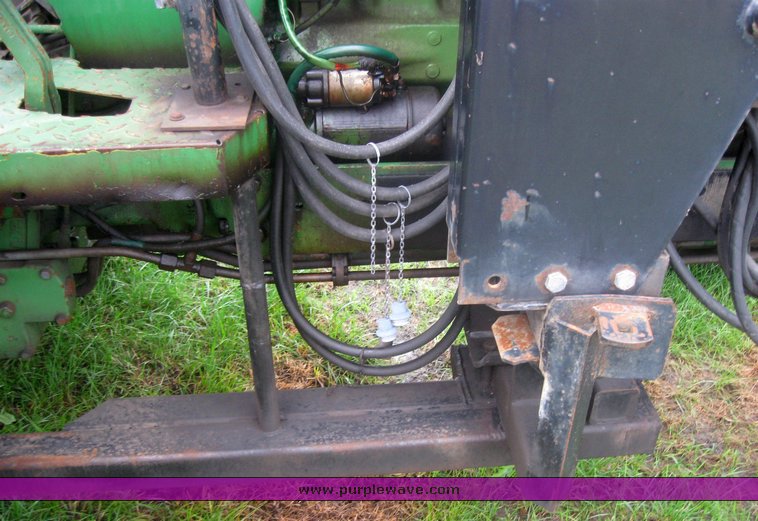 image for item 2466 1985 John Deere 2840 tractor with loader