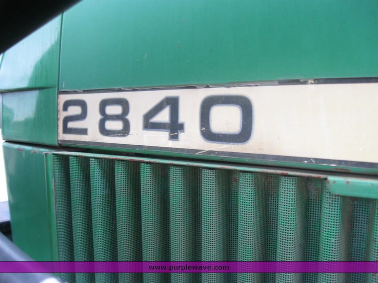 image for item 2466 1985 John Deere 2840 tractor with loader