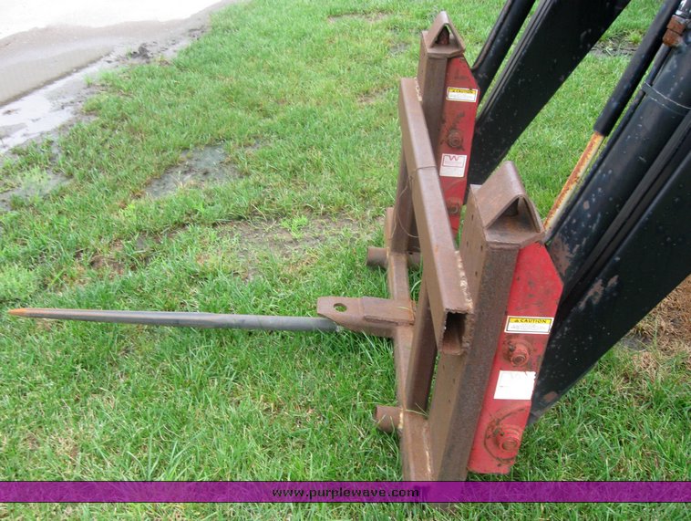 image for item 2466 1985 John Deere 2840 tractor with loader