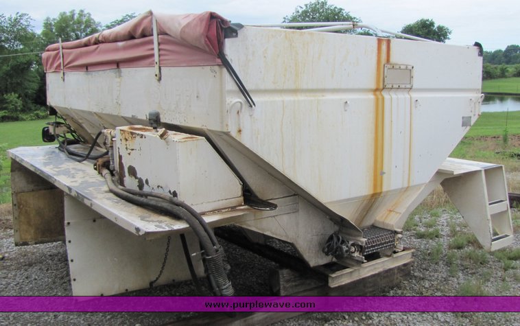 image for item 3332 Simonsen fertilizer spreader bed