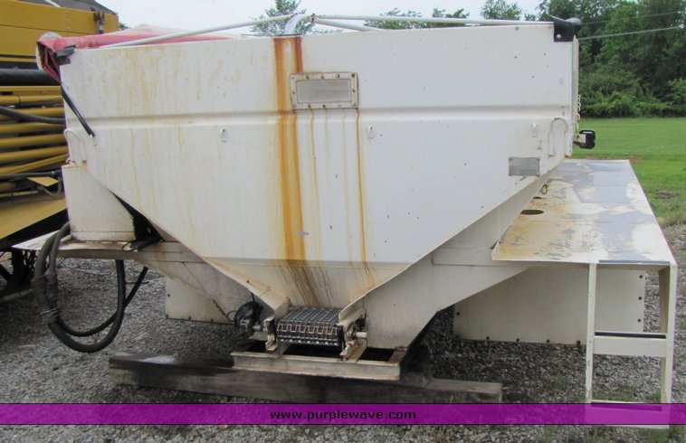 image for item 3332 Simonsen fertilizer spreader bed