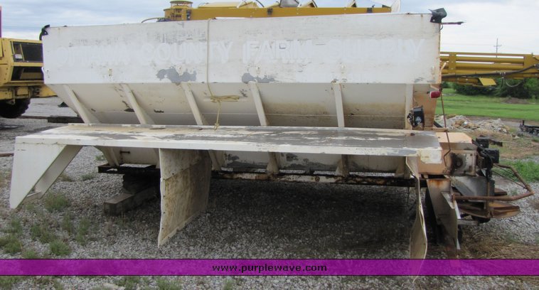 image for item 3332 Simonsen fertilizer spreader bed