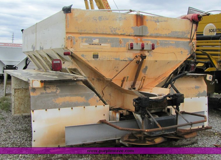 image for item 3332 Simonsen fertilizer spreader bed