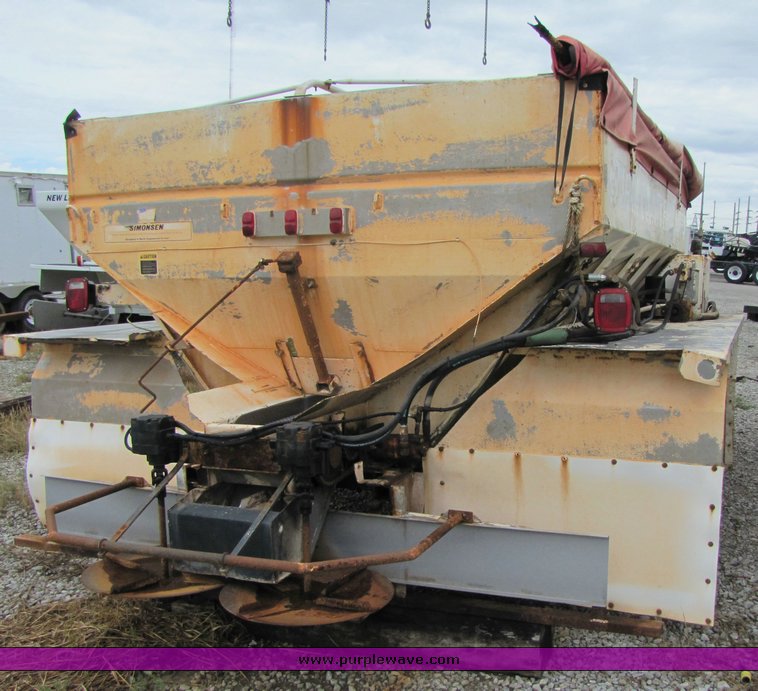 image for item 3332 Simonsen fertilizer spreader bed