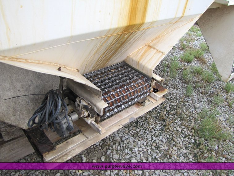 image for item 3332 Simonsen fertilizer spreader bed