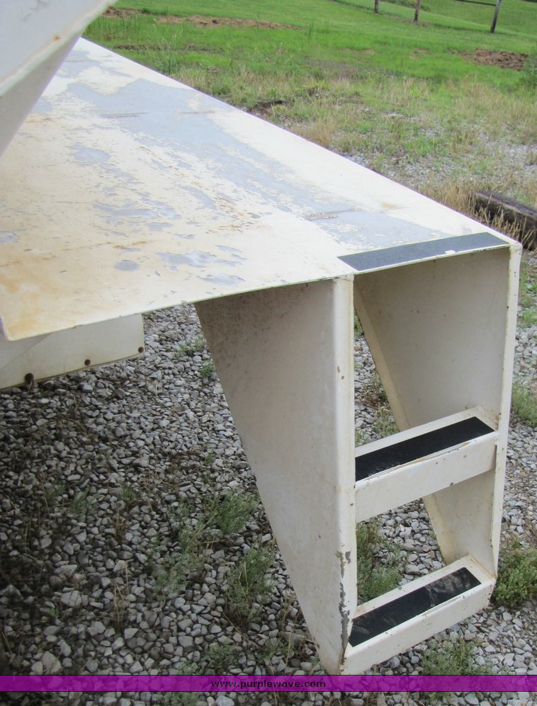 image for item 3332 Simonsen fertilizer spreader bed