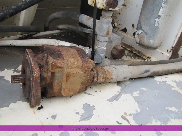 image for item 3332 Simonsen fertilizer spreader bed