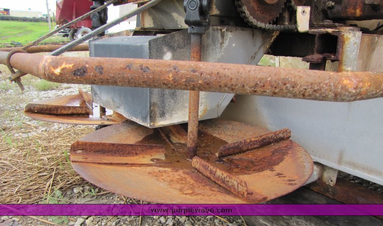 image for item 3332 Simonsen fertilizer spreader bed
