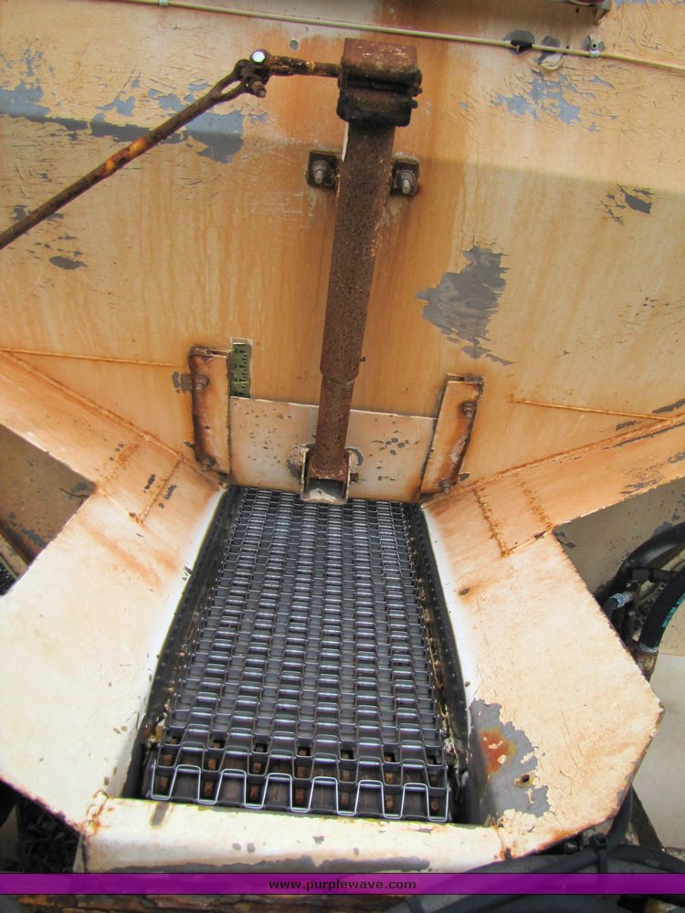image for item 3332 Simonsen fertilizer spreader bed