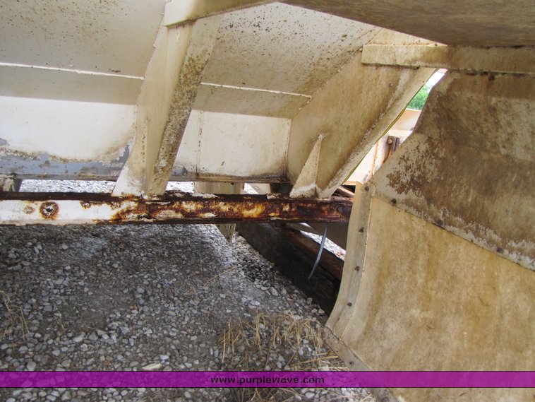 image for item 3332 Simonsen fertilizer spreader bed
