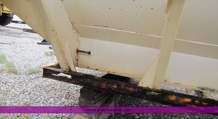 image for item 3332 Simonsen fertilizer spreader bed