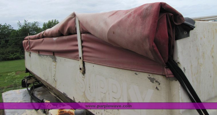 image for item 3332 Simonsen fertilizer spreader bed