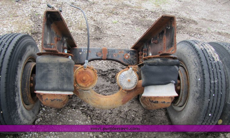 image for item 3337 Tag axle with air ride