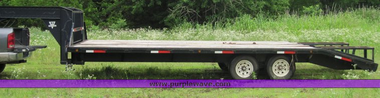 image for item 3914 2000 PJ gooseneck trailer