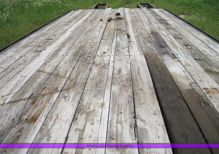 image for item 3914 2000 PJ gooseneck trailer