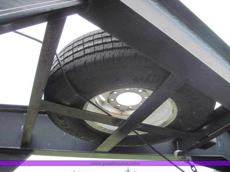 image for item 3914 2000 PJ gooseneck trailer