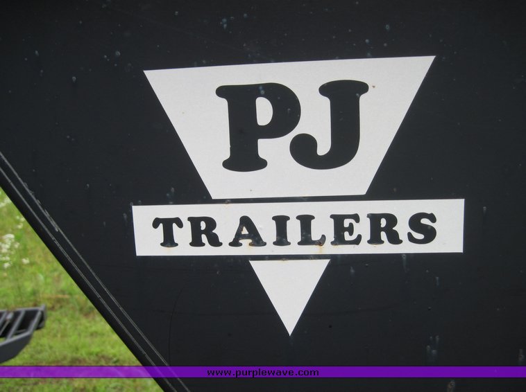 image for item 3914 2000 PJ gooseneck trailer