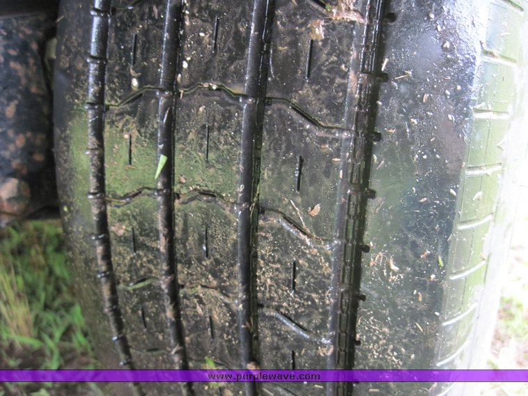 image for item 3914 2000 PJ gooseneck trailer