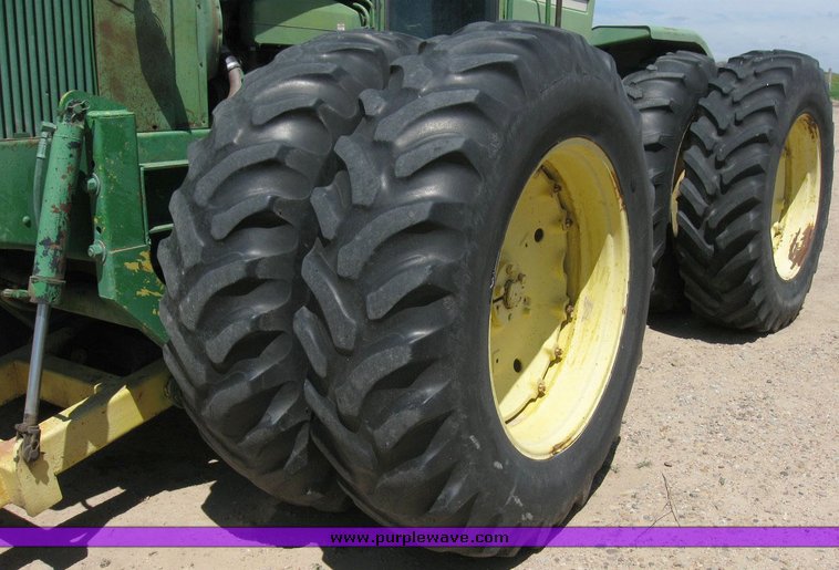image for item 6794 1975 John Deere 8430 4WD tractor with dozer blade