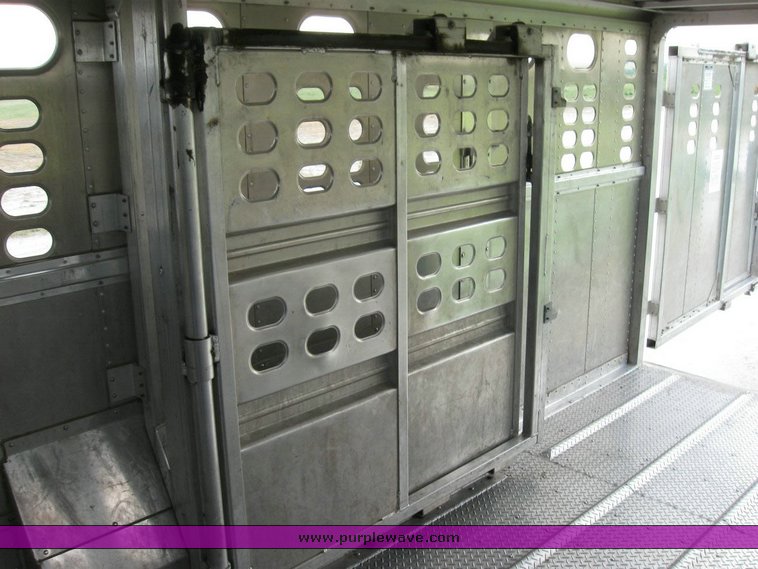 image for item 6844 2004 Wilson PSGN-9026T 26' gooseneck aluminum trailer