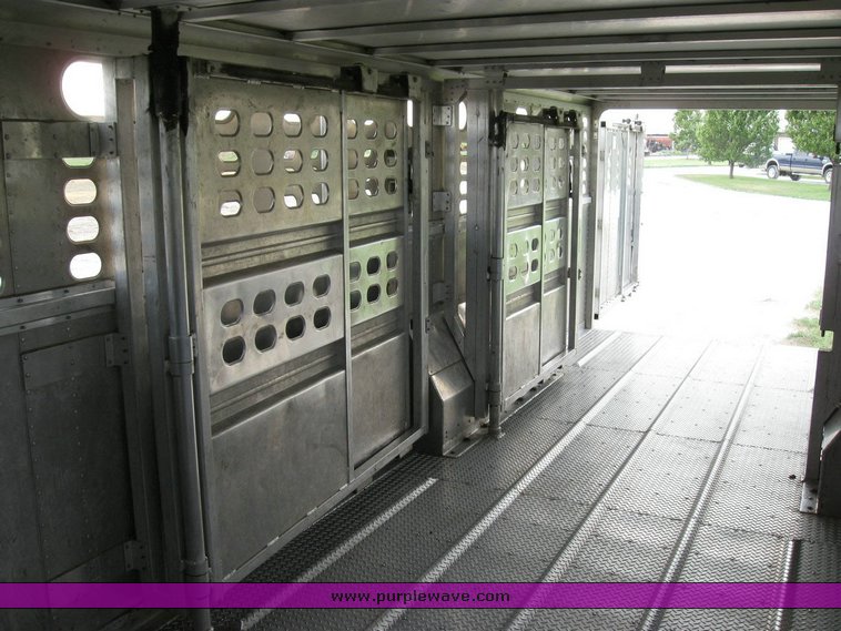 image for item 6844 2004 Wilson PSGN-9026T 26' gooseneck aluminum trailer