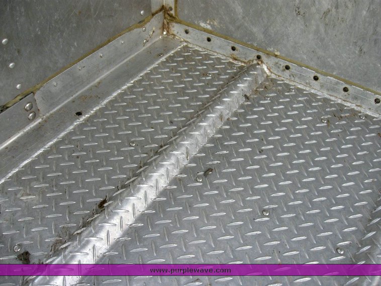 image for item 6844 2004 Wilson PSGN-9026T 26' gooseneck aluminum trailer