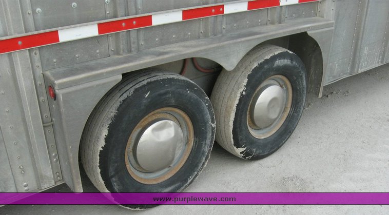 image for item 6844 2004 Wilson PSGN-9026T 26' gooseneck aluminum trailer