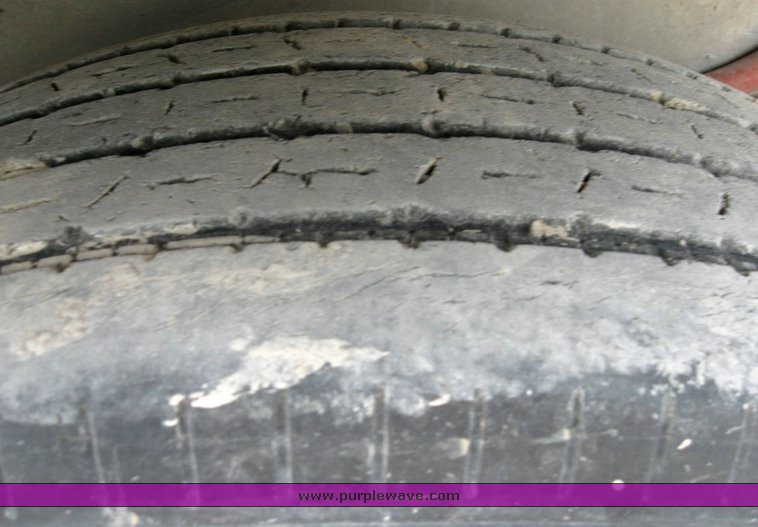 image for item 6844 2004 Wilson PSGN-9026T 26' gooseneck aluminum trailer