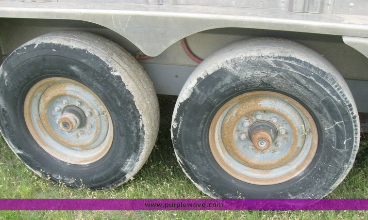 image for item 6844 2004 Wilson PSGN-9026T 26' gooseneck aluminum trailer