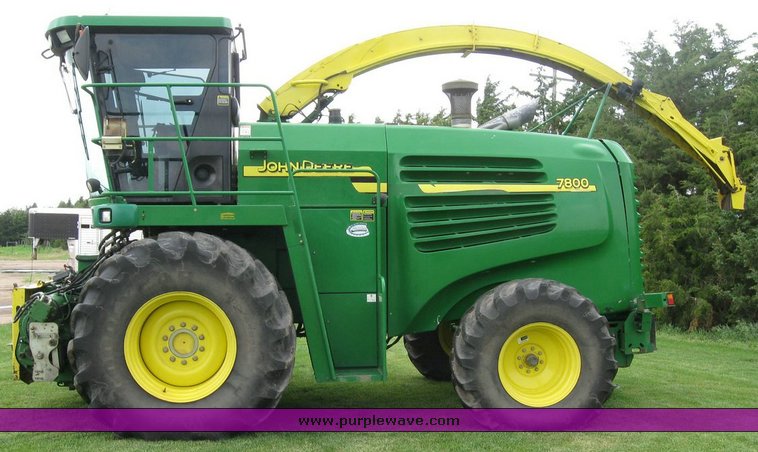 image for item 6846 2005 John Deere 7800 self-propelled forage harvester