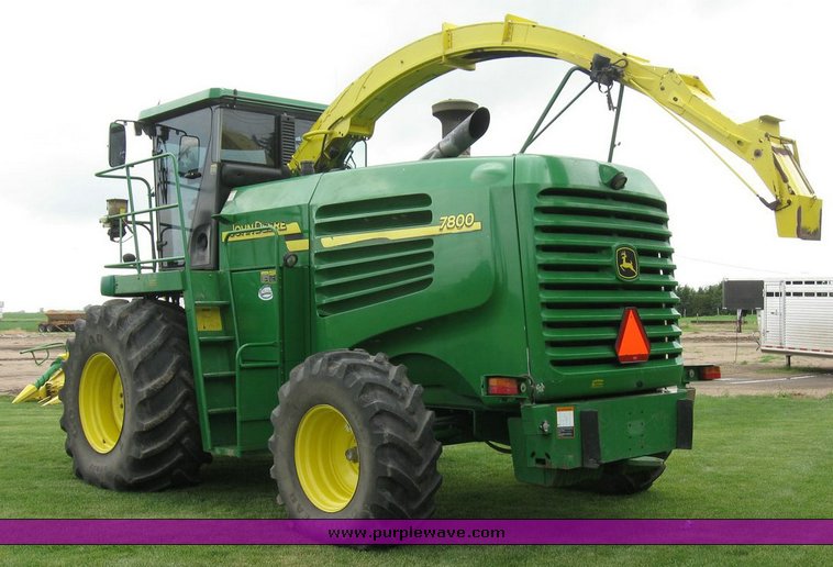 image for item 6846 2005 John Deere 7800 self-propelled forage harvester