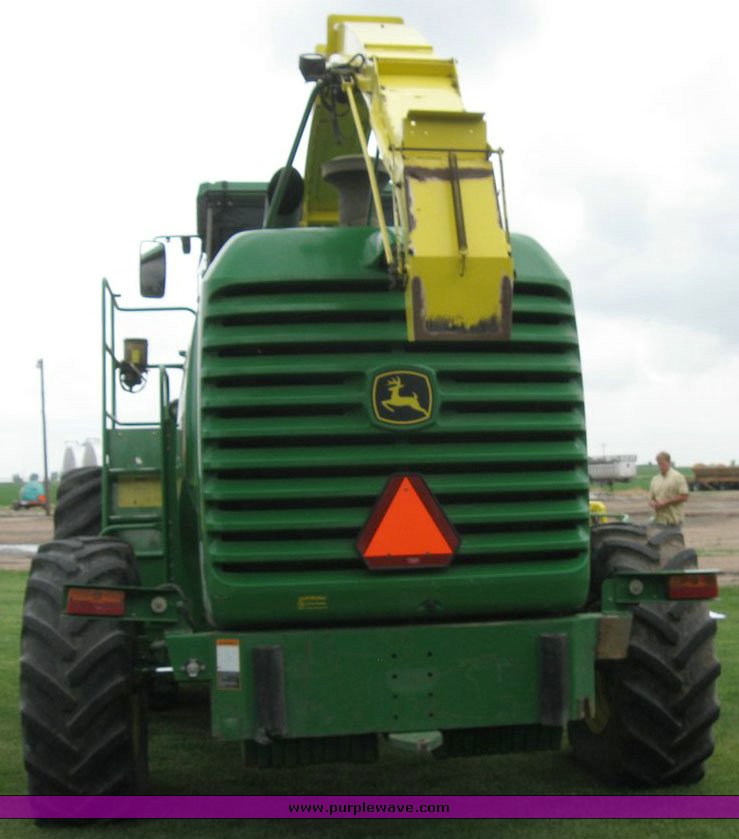 image for item 6846 2005 John Deere 7800 self-propelled forage harvester