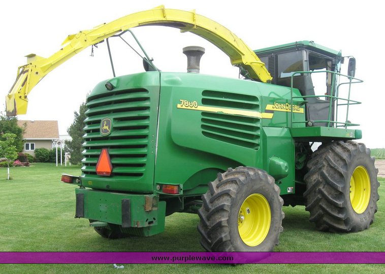 image for item 6846 2005 John Deere 7800 self-propelled forage harvester