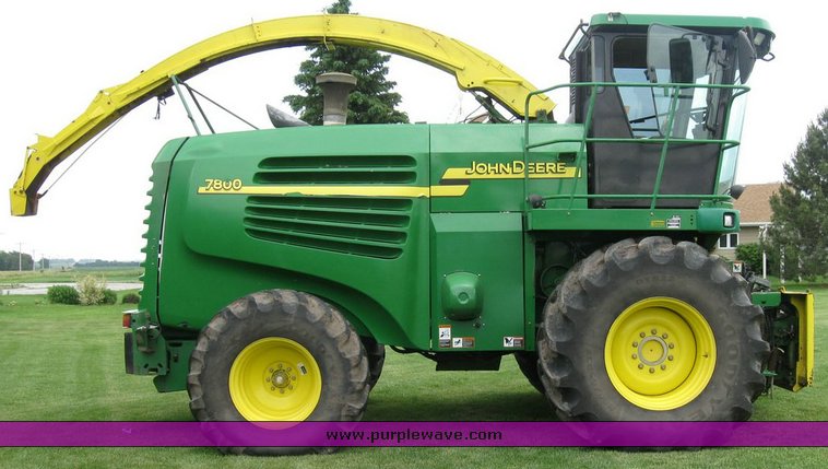 image for item 6846 2005 John Deere 7800 self-propelled forage harvester