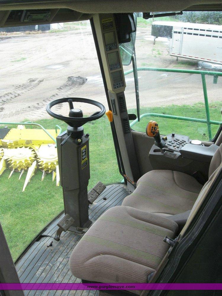 image for item 6846 2005 John Deere 7800 self-propelled forage harvester