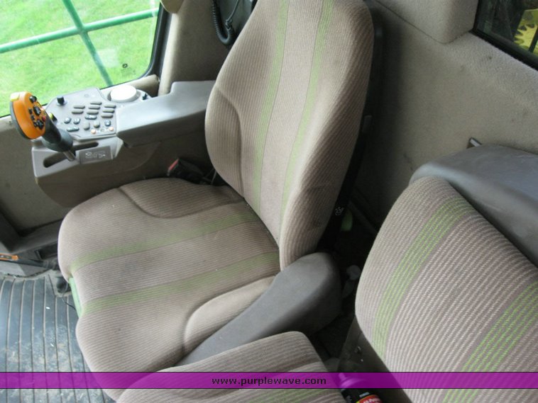 image for item 6846 2005 John Deere 7800 self-propelled forage harvester