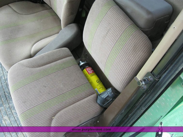 image for item 6846 2005 John Deere 7800 self-propelled forage harvester