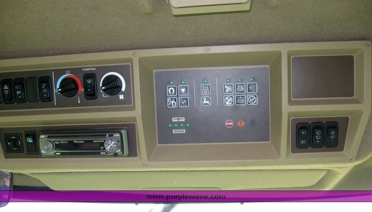 image for item 6846 2005 John Deere 7800 self-propelled forage harvester