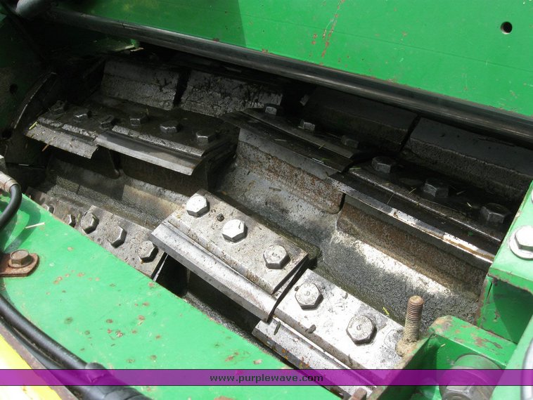 image for item 6846 2005 John Deere 7800 self-propelled forage harvester