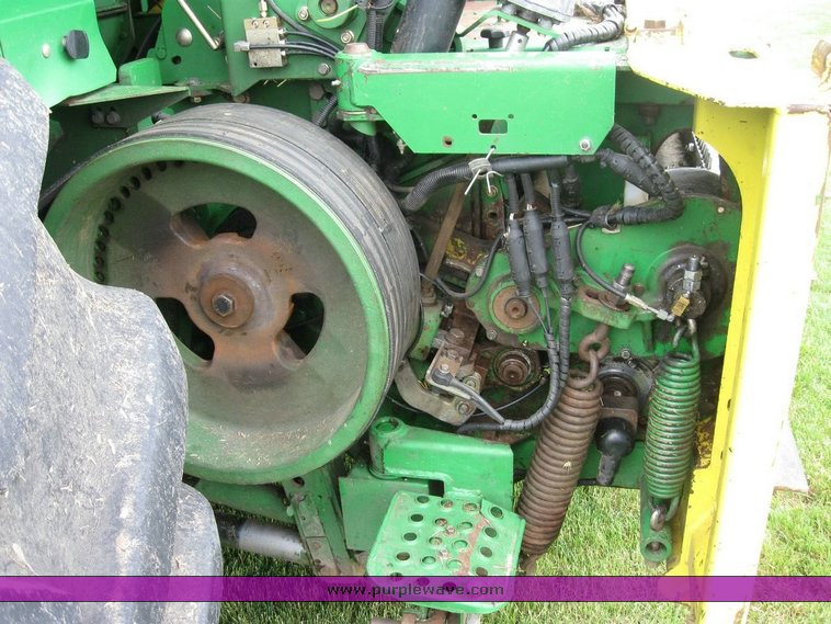 image for item 6846 2005 John Deere 7800 self-propelled forage harvester