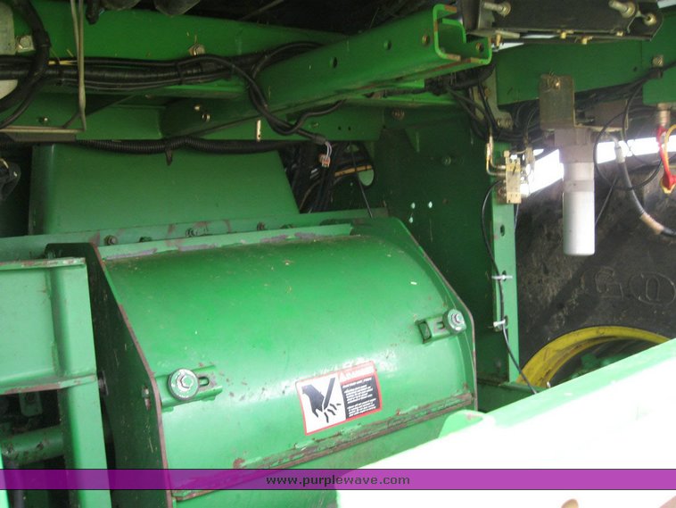 image for item 6846 2005 John Deere 7800 self-propelled forage harvester