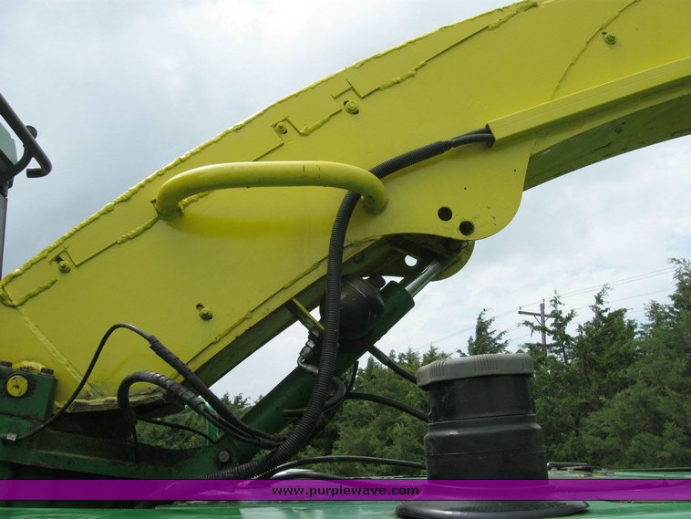 image for item 6846 2005 John Deere 7800 self-propelled forage harvester