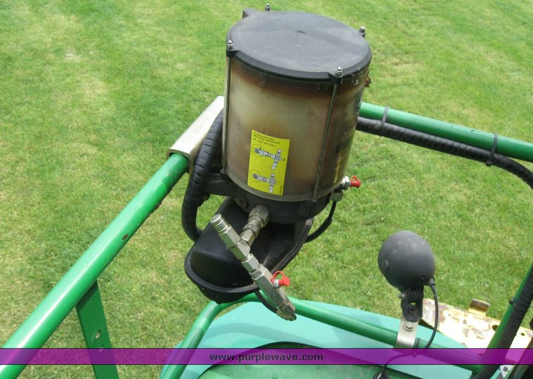 image for item 6846 2005 John Deere 7800 self-propelled forage harvester