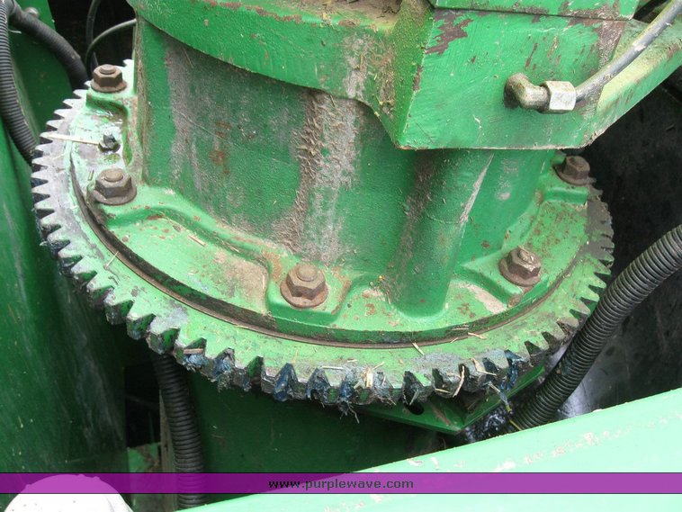 image for item 6846 2005 John Deere 7800 self-propelled forage harvester