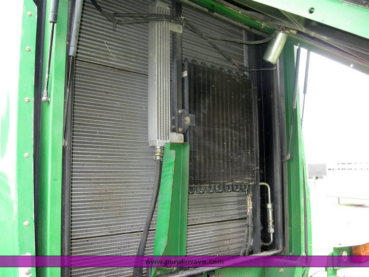 image for item 6846 2005 John Deere 7800 self-propelled forage harvester