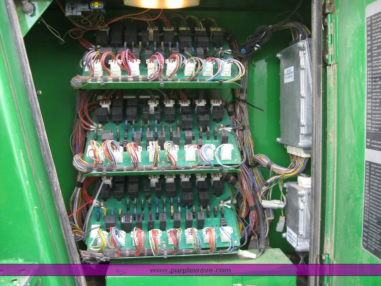 image for item 6846 2005 John Deere 7800 self-propelled forage harvester