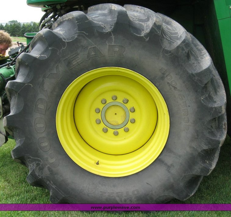 image for item 6846 2005 John Deere 7800 self-propelled forage harvester