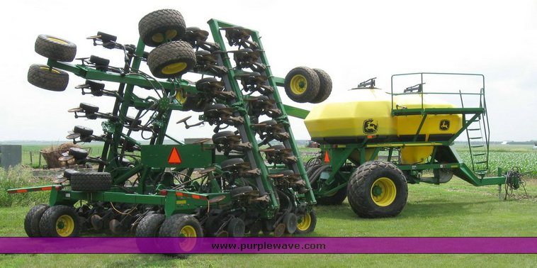 image for item 6847 2008 John Deere 1890 air seeder with 2009 John Deere 1910 commodity cart