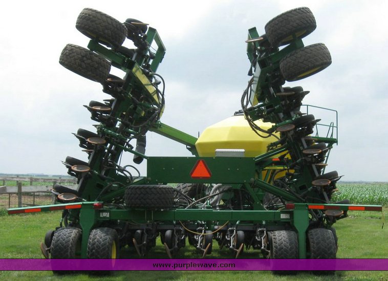 image for item 6847 2008 John Deere 1890 air seeder with 2009 John Deere 1910 commodity cart